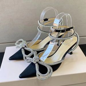 MachMach Echte Zijde Satijnen Jurk Schoenen Strass Decoratie Enkelbandje Strik Puntige Neus Dames Feestavond Schoenen Luxe Designer Hoge Hakken