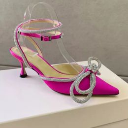 Mach Satin Bow Pumps Chaussures de soirée ornées de cristaux Talons aiguilles de 65 mm sandales femmes talons moyens Designers de luxe bride à la cheville Usine de chaussures habillées boîte à chaussures