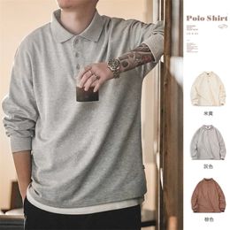 Maden Spring Vintage Oversize Polo-shirts voor Men Business Casual Solid Color Long Sleeve T-shirt Stijlvolle reversinlating Tops 240314