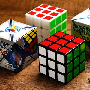 Cube magique Puzzle Cube torsion jouets adultes enfants éducatifs 5.7 cm vitesse Ultra-lisse Magico Cubo Puzzles cadeaux jouet