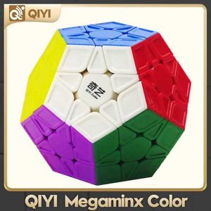 Magic Cubes Magic Cube Qiyi S Megaminx Speed Professional 12 côtés puzzle cubo magico Toys pour enfants pour le cerveau TEATS PUBLISS Y240518