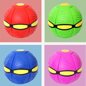 Magic Deformation Flying Ball Party Gifts Avec 3 Lumières Et 6 Lumières Enfants Enfants Jouets Éducatifs Adultes Sports De Plein Air Balles 6pcs HH21-785