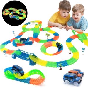 Voitures de course sur piste lumineuses magiques avec lumières colorées, assemblage de bricolage, jouets de voiture sur Rail flexible pour enfants 240313
