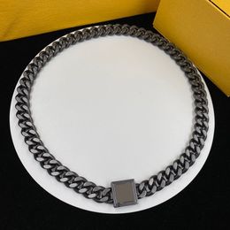 Magneet gesp maakt design kettingen voor vrouwen meerlagige vierkante ornament hanger kettingen zwarte brede schakel keten sieraden