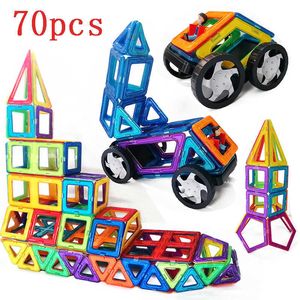 Bloques de construcción magnéticos Toys70 PCS Tamaño grande Triángulo Cuadrado Boy Girl Brick Designer con pegatinas y bolsa de regalo Q0723