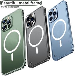 Étui à téléphone magnétique pour iPhone 12 13 14 15 Pro Max Mini 14 15 Plus pour Magsafe Wireless Charging Metal Frame and Matte PC Couvertures