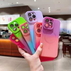 Magnetische draadloze oplaadgradiënthoesjes voor iPhone 15 14 Plus 13 Pro Max 12 11 Zachte TPU Luxe mode Tweekleurige hybride kleur Fijn gat Cameralensbeschermer Cover