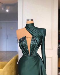 Magnificent2022 Sexy Dubai élégant vert émeraude tenue de soirée à manches longues haute perles cristaux fendus femmes robe formelle robes de soirée sur mesure HKD230912