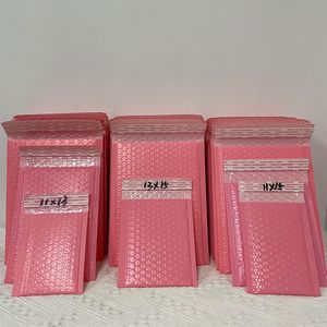 Mailzakken 50 stks kleine bubbelmailers gewatteerde enveloppen cadeau huidige e -mail envelope tas voor kleine dingen sieraden gevoerde mailer self seal 230607