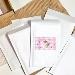 Mailers 50pcs / lot enveloppe de bulle sac blanc bulle kraft papier scelling auto-phoques enveloppes rembourrées pour la carte postale mailer