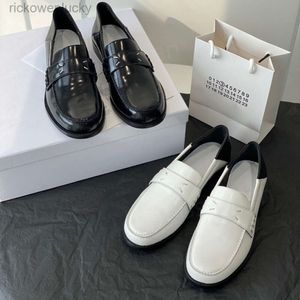 maison chaussures formelles dames chaussures décontractées 2023 printemps et été Margiela designer mode cuir épissage tête ronde noir blanc bas mocassins d'extérieur 35-40