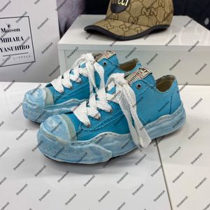 Maison Mihara Yasuhiro Hank Over Dyed Canvas Shoes for Men MMY Washed Sneaker Mens Designer Vintage Platform Shoe Baskets pour femmes Plateformes pour femmes en bleu