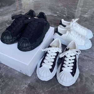 Maison Mihara Yasuhiro wandelen canvas schoenen teen cap mmy blakey schoenen black witte mannen vrouwen lage gesneden voor shell skateleer