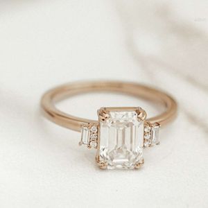 Maiyi Sieraden Aangepaste Vvs1 2 karaat Emerald Cut Moissanite Ring 14k Geel Goud voor Verlovingsbruiloft