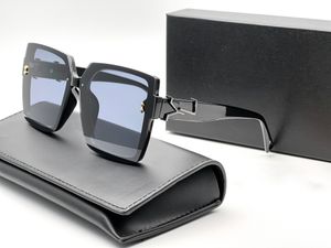 Maak een statement met Peculiar Eyewear Unieke tinten voor de fashion-forward Winkel voor een bril voor uw alledaagse outfit