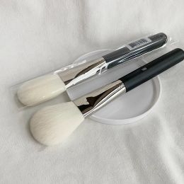 Brocha de maquillaje 135S, brocha plana grande para polvo, cerdas sintéticas suaves y sedosas, brocha cosmética para colorete en polvo en forma de paleta