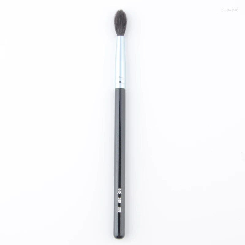 Makeup Brushes 1 PC Highlighter Eye Blending Make Up Brush Eyeshadow Creas Cosmetic Tool Squirr Friträhandtag Hög kvalitet