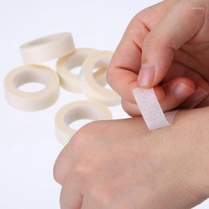 Make-up Kwasten 10 Rolls Wimper Verlenging Lint Ademend niet-geweven Doek Plakband Onder Eye Papier Voor Valse wimpers Patch