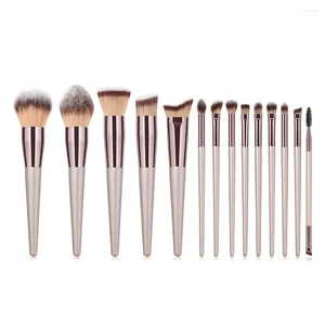 Brosses de maquillage 14pcs Voyage à domicile Débutants Handle de bois en bois outil de cosmétique professionnel long Powder Blush Brush Set Fondation portable