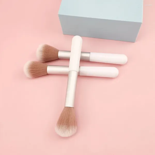 Pinceles de maquillaje, 1 Uds., pincel pequeño para colorete, fibra suave, resaltado Facial para mujeres, herramientas cosméticas de belleza multifunción cortas portátiles