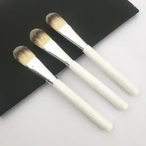 Make-up kwasten 3 stuks Houten handvat Maskerborstel Nat poeder Blush Losse foundation Schoonheidstool Make-up gereedschap