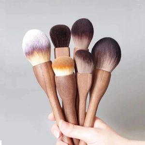 Make-upborstels Europese vintage houten handvatborstel Zacht poeder Foundation Contour Blush Beauty Tools