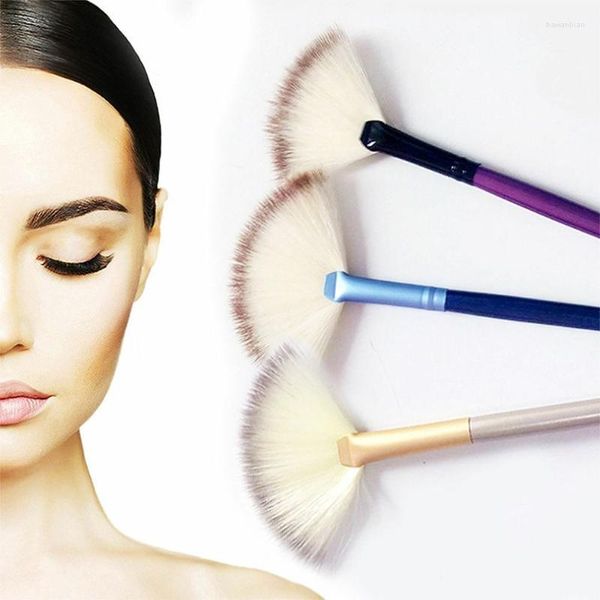 Makeup Brushes ventilateur de poudre Brosse de forme beauté Cosmetic Mélanger le surligneur Contour Contour Face Blush