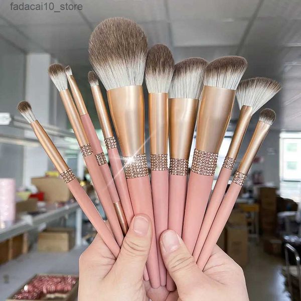 Pinceles de maquillaje de alta calidad 12 piezas OEM Glitter Foundation Powder Brush Vegan Rose Gold Hair Brush Kit Set de pinceles de maquillaje Etiqueta privada Q240126