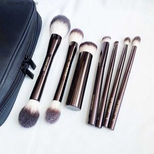 Ensemble de pinceaux de maquillage sablier, ensemble de voyage VEGAN avec pochette, poils synthétiques doux, manche en métal, Kit de pinceaux cosmétiques de luxe Q231110