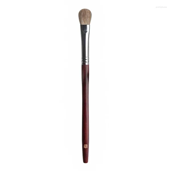 Pinceaux de maquillage N107, brosse professionnelle faite à la main, poils d'écureuil rouge doux, grande ombre à paupières, manche en bois de santal