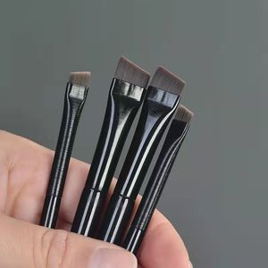 Pinceles de maquillaje Herramientas Nuevo 2 piezas / set Pincel para contorno de cejas Delineador de ojos Herramienta de maquillaje femenina de ángulo pequeño portátil 230922