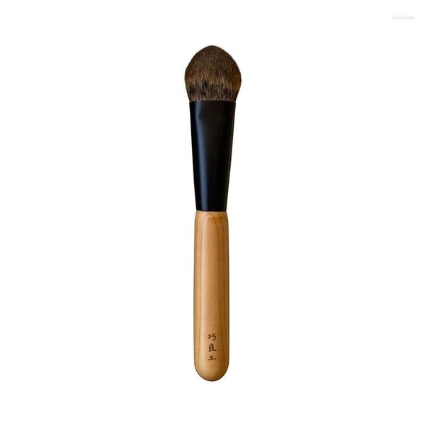 Pinceaux de maquillage YA52 professionnel fait à la main doux jaune écureuil cheveux coeur forme surligneur brosse cyprès poignée maquillage