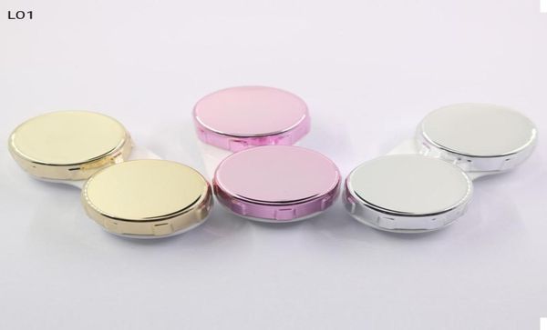 Boîtes en plastique colorées de maquillage Identique à des caisses de contact de couleur ocre entièrement 4665372