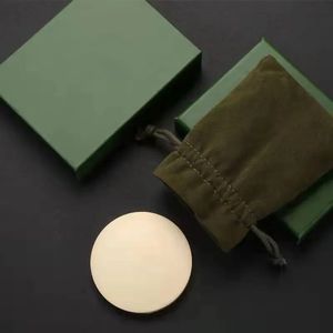 Espejos compactos de maquillaje Bolsa de embalaje interior de terciopelo plegable con caja de regalo Espejo portátil de regalo de mano Espejo pequeño portátil para estudiantes femeninas Espejo de bronce Regalo