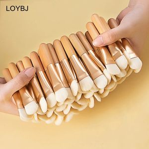 Outils de maquillage 102050pcs masque brosse en forme d'éventail doux visage brosses professionnelles manche en bois portable soins de la peau cosmétiques outil 231023