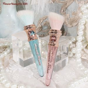 Outils de maquillage Flower connaît la fraise Rococo Blush Wool Brush Fluffy Conditioning Soft Face Beauty Painting Powder Foundation 230728