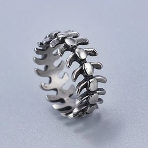 Personalidad hip-hop masculina y femenina Titanium Steel Diseño de quilla no desvaneciente Anillo retro