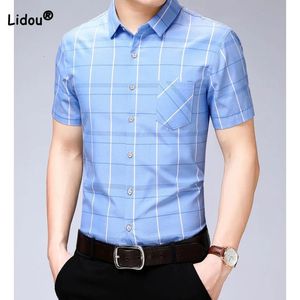 Vêtements masculins Fashion Casual Polo-Neck Button Shirt Summer Business Office Office Trend Short Plaid Plaid Imprimé pour hommes 240318