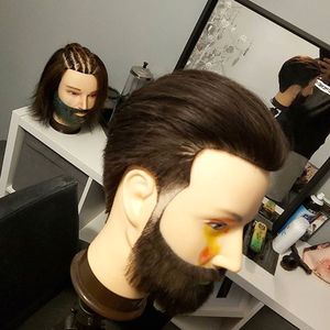 Tête de mannequin masculin avec 100% Human Hair Cosmétologie Manikin Mâle Mannequin Head Barbe pour les salons de coiffure Pratiquer le style de coupe