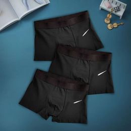 Pantalones cortos masculinos boxer transpirable hombres para hombres de algodón calzoncillos debajo de la sexy sólido color sólido pantalones cortos marca boxeadores estiramientos bragas regalo de Navidad