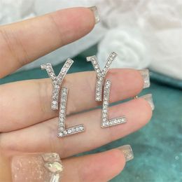 Mannelijke stud earring gelukkige sierlijke familie letters kerstvrije vrouw durf ijsjes uit Rhinestone orecchini fade dames luxe oorbellen diamanten zb033 f23