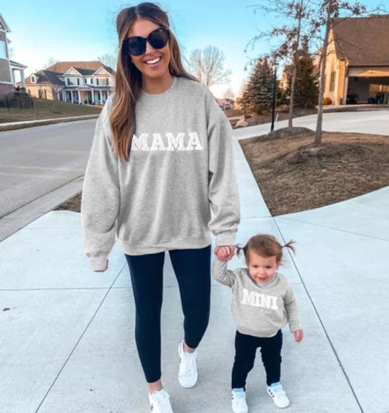 Mama Mini Letter Print Moeder Dochter Kleding Familie Bijpassende Hoodies Sweatshirt met lange mouwen voor Moeder Kinderen Familie-outfits 240102