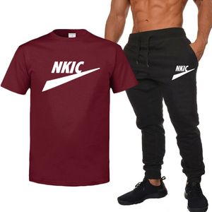 Man 2pcs Sportsswear Tracksuit Forme Men Letter Imprimer T-shirt T-shirt Comeurs Summer 100% coton T-shirt Cause Cause de marque