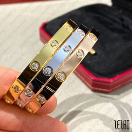 Man designer armband Manchetarmbanden voor dames Zilveren logoarmband Zomerarmbanden 18k gouden armband Gouden armbanden ontwerpen Gouden armbanden ontwerpen Herensieraden