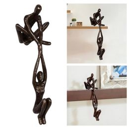 Homme levant le soulèvement de la femme figurine art statue amant sculpture ornement home bourse décor danse couple sculpture art œuvres d'art créatives 240409