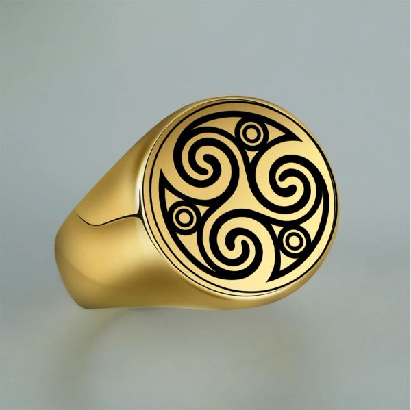 Anillo de hombre Triskele Triple espiral Triskelion símbolo en runas amuleto circular anillo de oro amarillo de 14k regalo pagano mágico oculto