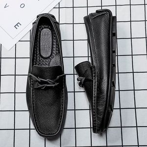 Homme chaussures classique mode Style italien en cuir véritable hommes mocassins sans lacet bonne qualité hommes chaussures de luxe mocassins légers