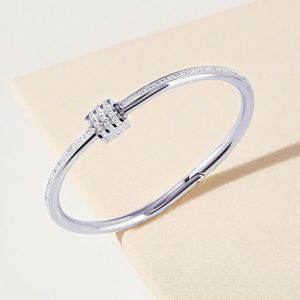 man zilveren armband Hoge kwaliteit luxe designer design armband roestvrijstalen armbanden Klassieke sieradenarmbanden voor mannen en vrouwen papercliparmband