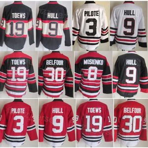 Homme Vintage Hockey 19 Jonathan Toews Jerseys Rétro Classique 3 Pierre Pilote 9 Bobby Hull 8 Bill Mosienko 30 Ed Belfour 18 Denis Savard CCM Retraite Noir Rouge Blanc Couture