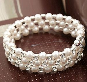 Drie Rijen Faux Parels Kristallen Armbanden Bruidsaccessoires Strass Prom Feestjurken Bruiloft Sieraden Benodigdheden Evenement Aantrekkelijke armband